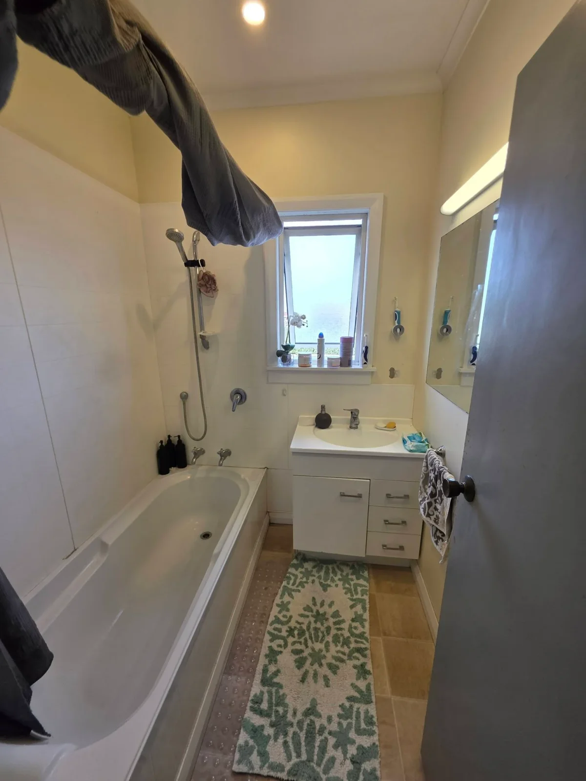 Bathroom before renovation - Project 1